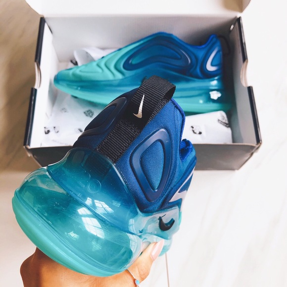 Nike Air Max 720 - Picture 3 of 8